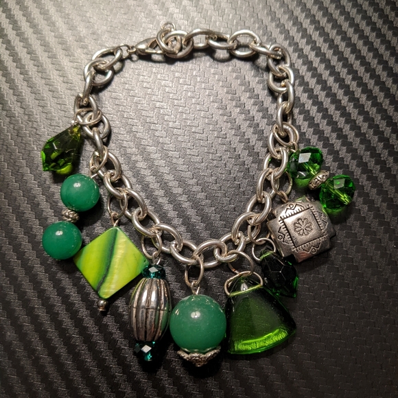 Green charm bracelet - Picture 2 of 2